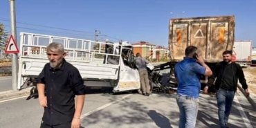 Yakınca’da Pikapla Hafriyat Kamyonu Çarpıştı: Bir Kişi Hayatını Kaybetti