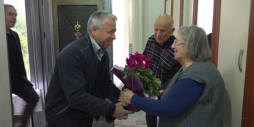 51 Yıl Sonra Öğrencilerinden Vefa: Emekli Öğretmenlerini Ziyaret Ettiler
