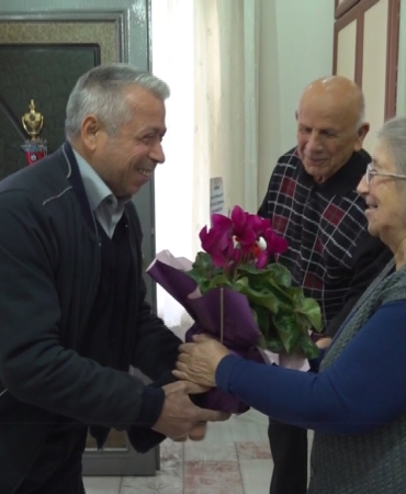51 Yıl Sonra Öğrencilerinden Vefa: Emekli Öğretmenlerini Ziyaret Ettiler