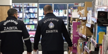Büyükşehir Zabıtasından Kurallara Uymayan İş Yerlerine Kapatma Cezası