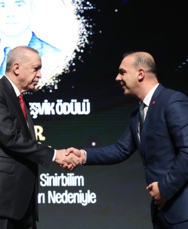 Prof. Dr. Suat Tekin’e Cumhurbaşkanından Teşvik Ödülü