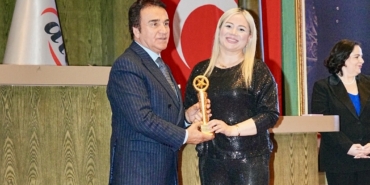 Battalgazi’nin Kadın Muhtarı Ulusal Platformda Ödüllendirildi