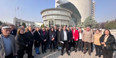 CHP’den Büyükşehir Belediyesi Önünde Kütüphane Açıklaması
