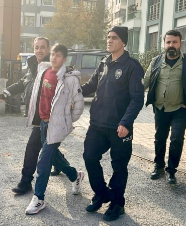 Çalıntı Araçla Malatya’ya Kaçtılar, Site Arasında Kıskıvrak Yakalandılar