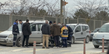 Direksiyon Başında Rahatsızlanan Sürücü Kaldırıma Çarptı