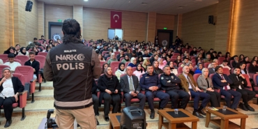 Doğanşehir’de Gençler Narko Ve Siber Suçlara Karşı Bilinçlendirildi