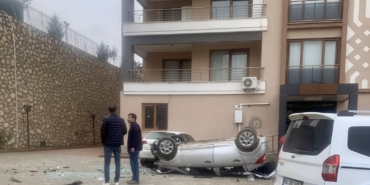 Geri Vites Yerine İleriye Alınca Otomobil Aşağıya Düştü