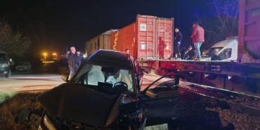 Hemzemin Geçitte Kaza, Tren Otomobile Çarptı