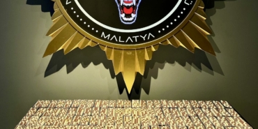 Malatya’da Sokak Satıcılarına Yönelik Operasyonda 3 Şüpheli Tutuklandı