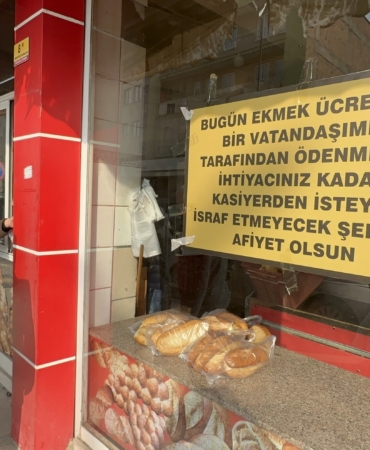 Regaip Kandilinde Anlamlı Hayır: Malatya’da Gün Boyu Ücretsiz Ekmek Dağıtıldı