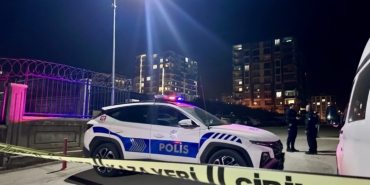 Silahlı saldırı sonrası karakol önünde kan aktı: 2 kişi bıçaklandı