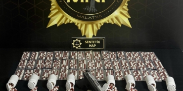 Sokak Satıcılarına Yönelik Operasyonda Sentetik Ecza ve Tabanca Ele Geçirildi