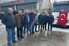 50 Metrelik Vinçle Türk Bayrağı Gökyüzünde Dalgalandı