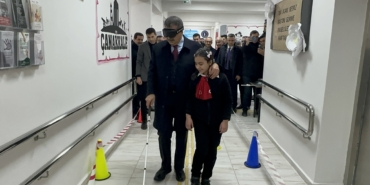 Bakan Tekin Malatya’da Görme Engelli Öğrencilerle Bir Araya Geldi