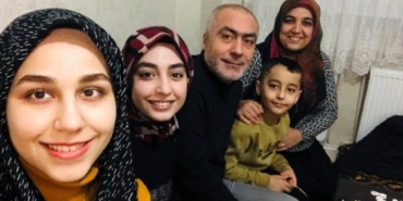 Depremde Ailesini Kaybeden Babanın Serzenişi: “Mezarımıza Taşınmışız”