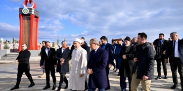 Diyanet İşleri Başkanı Arpaguş Malatya’da: Vali Yavuz’u Ziyaret Etti, Deprem Şehitliğinde Dua Etti
