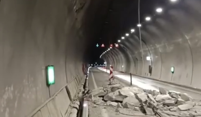 Erkenek Tünelinde Küçük Çaplı Göçük