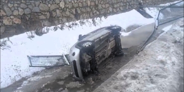 Gedik'te Yoldan Çıkan Otomobil Sulama Kanalına Uçtu