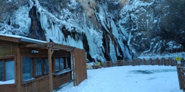 Günpınar Şelalesi Eksi 20’de Dondu, Dev Buz Sarkıtları Hayran Bıraktı