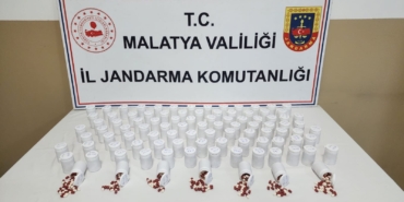Jandarma Narkotik Operasyonunda 5 Bin 561 Sentetik Ecza Ele Geçirildi