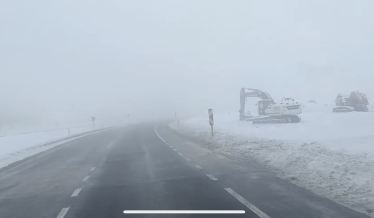 Malatya’ya Ulaşım Sağlayan Ana Güzergâhlarda Kar Ve Tipi Nedeniyle Trafik Kısıtlandı