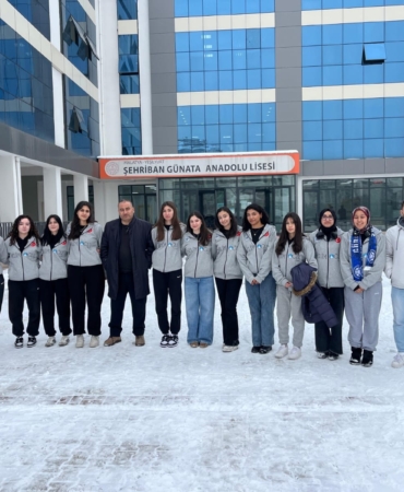 Şehriban Günata Anadolu Lisesi Voleybol Takımı Bölge Grup Maçları İçin Sivas Yolcusu