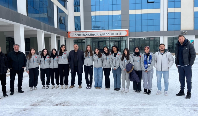 Şehriban Günata Anadolu Lisesi Voleybol Takımı Bölge Grup Maçları İçin Sivas Yolcusu