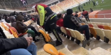 Tribünde Soğuk Havada Yürek Isıtan An