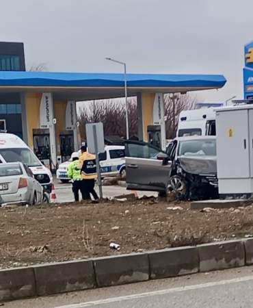 Akçadağ’da iki otomobil çarpıştı: 4 yaralı