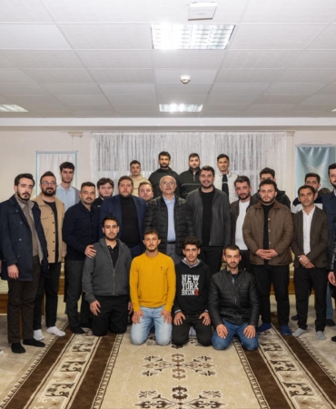 Başkan Er, Üniversite Öğrencileriyle Sahurda Buluştu: "Ulaşımda Önemli Çalışmalarımız Olacak"