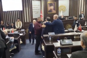 Büyükşehir Meclisi Karıştı: Göçer’in CHP’ye Sert Sözleri Tansiyonu Yükseltti