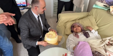 Depremde Bacağını Kaybetti, Hayata Tutundu