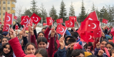 Doğanşehir Okullarında İlk Ders Bayrak Oldu