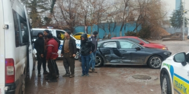 Malatya’da İşçi Servisi İle Otomobil Çarpıştı: 2 Yaralı
