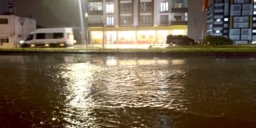 Malatya’da Sağanak Yağış Yolları Göle Çevirdi, Doğanşehir’de Dükkanları Su Bastı