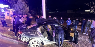 Malatya–Elazığ karayolunda otomobil Trambüs direğine çarptı: 1 yaralı