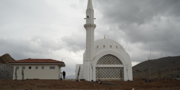 Vali Yavuz: Deprem Konutlarındaki Camileri Ramazan’a Yetiştirmek İçin Çalışıyoruz