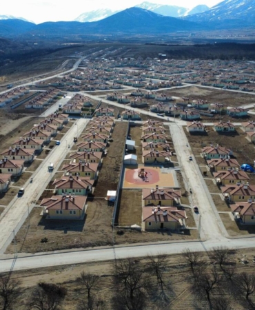 Akçadağ Ören Mahallesi’nde 382 Deprem Konutu Hak Sahiplerine Teslim Edildi