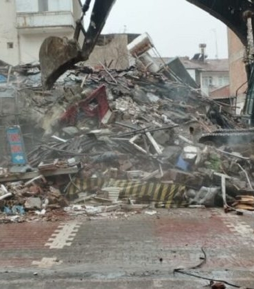 Deprem Haftası’nda Sert Mesaj: “Hamasi Nutuk Değil, Hesaplaşma Haftası Olmalı”