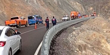 Doğanşehir Erkenek’te Heyelan Yolu Kapattı