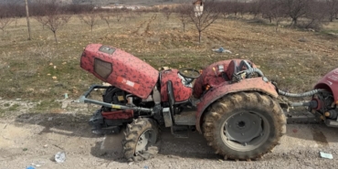 Kontrolden Çıkan Traktör Devrildi: 2 Kişi Yaralandı