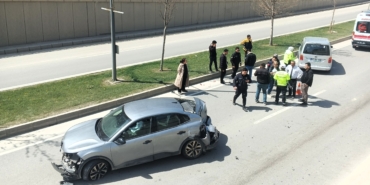 Çevreyolunda Korkutan Kaza: Otomobil Refüje Savruldu