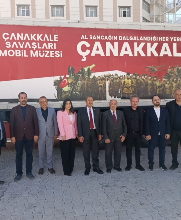 Darende’de Çanakkale Ruhu Mobil Müzeyle Yaşatıldı: Bir Günde 1500 Öğrenci Ziyaret Etti