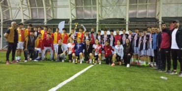Galata Spor Turnuvada Hem Kızlar Hem Erkeklerle Mücadele Etti