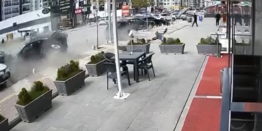 Karakavak’ta Otomobil Park Halindeki Araçlara Çarptı: Kadın Sürücü Yaralandı
