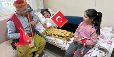 Keloğlan, 23 Nisan Sevincini Özel Çocukların Evine Taşıdı