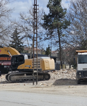 Malatya’da Sanayi Sitesinde Yıkım Süreci Devam Ediyor