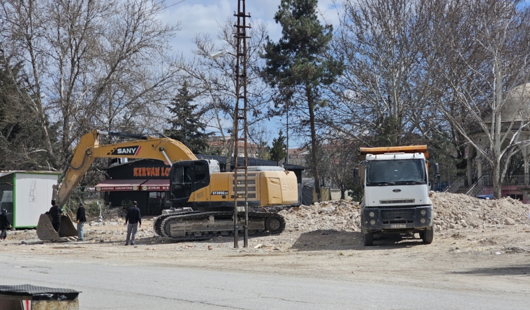 Malatya’da Sanayi Sitesinde Yıkım Süreci Devam Ediyor