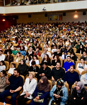 Yeşilyurt’ta “Duyulmayan Çocuk, Yorgun Anne-Baba, Kaybolan İletişim” Konferansına Yoğun İlgi