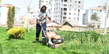 Yeşilyurt’ta Yaz Hazırlığı: Park ve Yeşil Alanlar Yenileniyor